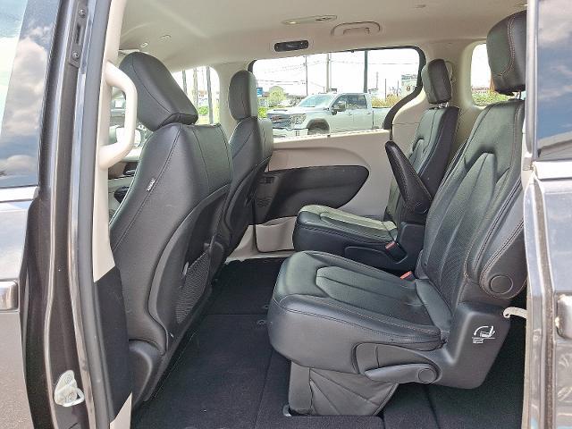 2019 Chrysler Pacifica Vehicle Photo in HARRISBURG, PA 17111-1033
