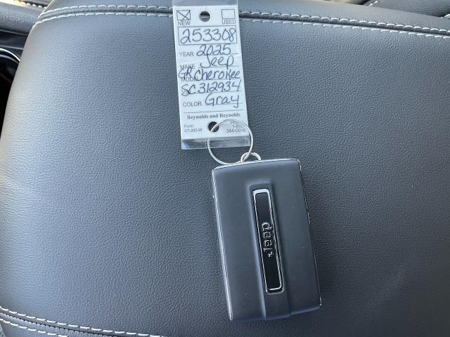 2025 Jeep Grand Cherokee Vehicle Photo in Kaukauna, WI 54130