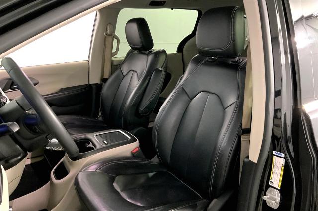 2022 Chrysler Pacifica Vehicle Photo in Lees Summit, MO 64086