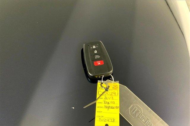 2023 Toyota Highlander Vehicle Photo in KANSAS CITY, MO 64114-4545