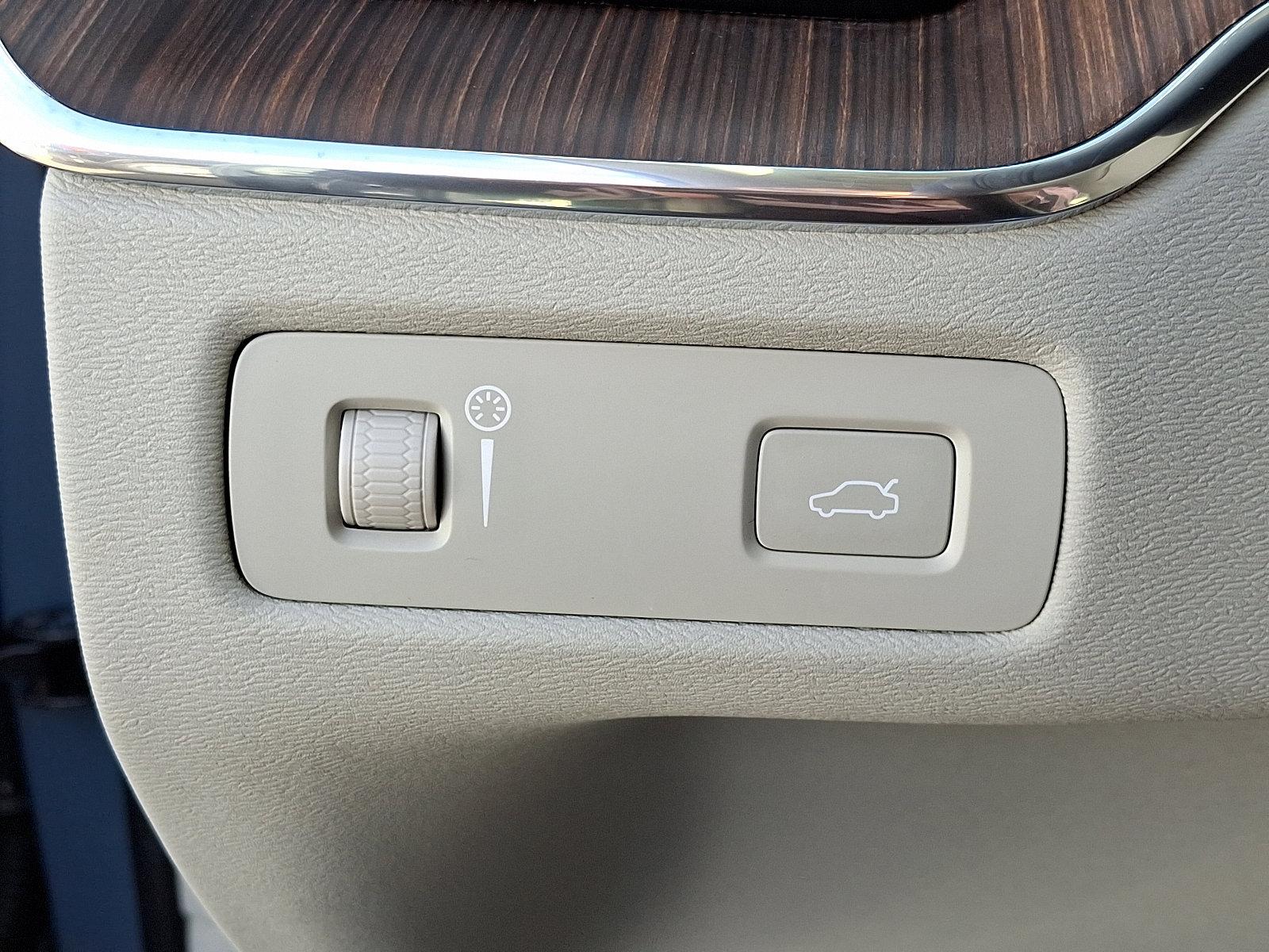 2022 Volvo XC60 Vehicle Photo in Trevose, PA 19053