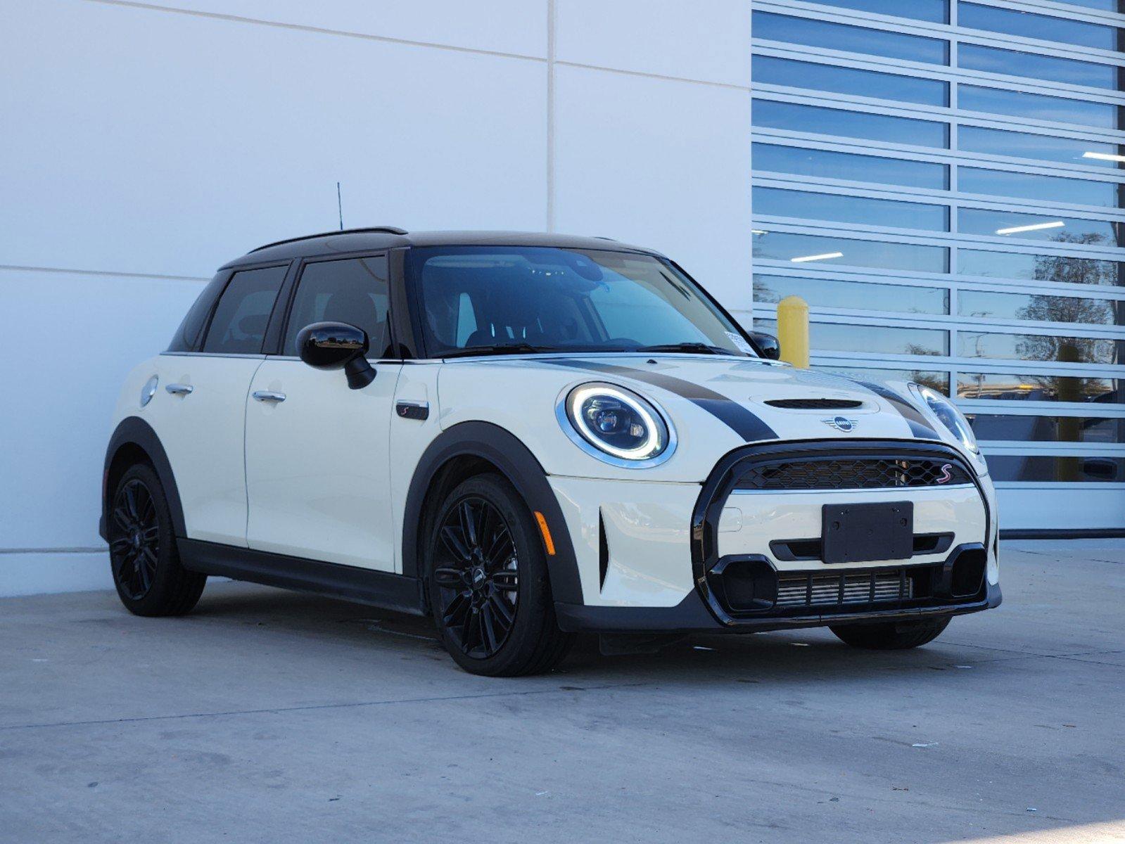 2022 MINI Cooper S Hardtop 4 Door Vehicle Photo in PLANO, TX 75024