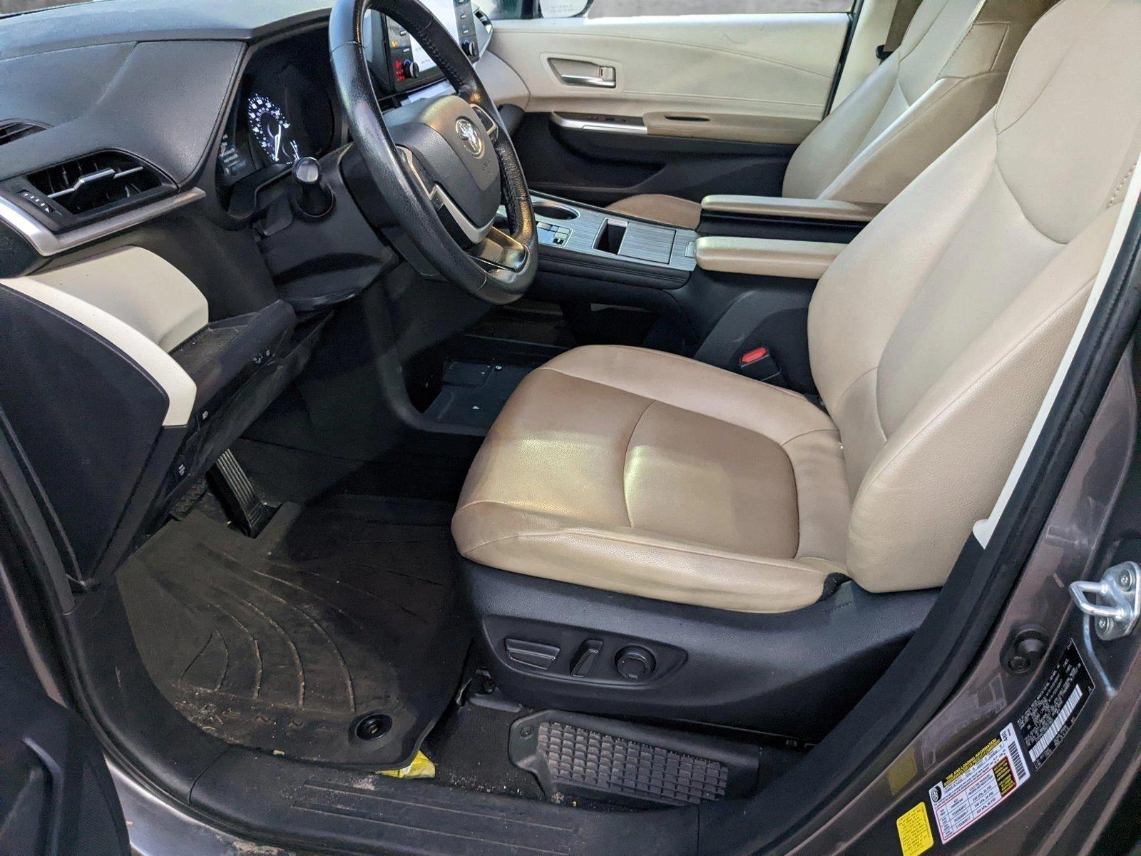 2021 Toyota Sienna Vehicle Photo in Davie, FL 33331