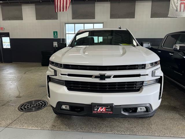 Used 2020 Chevrolet Silverado 1500 RST with VIN 3GCUYEET1LG414107 for sale in Plymouth, WI