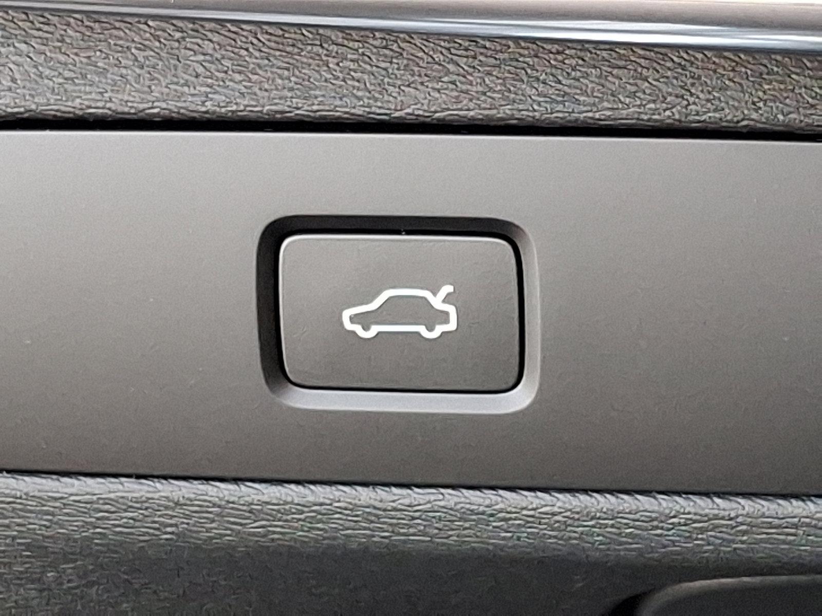2025 Volvo XC90 Vehicle Photo in Trevose, PA 19053