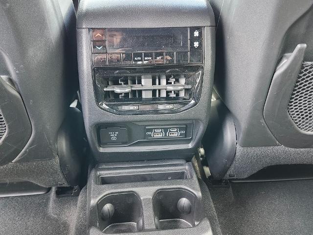 2023 Jeep Grand Cherokee L Vehicle Photo in GREEN BAY, WI 54304-5303