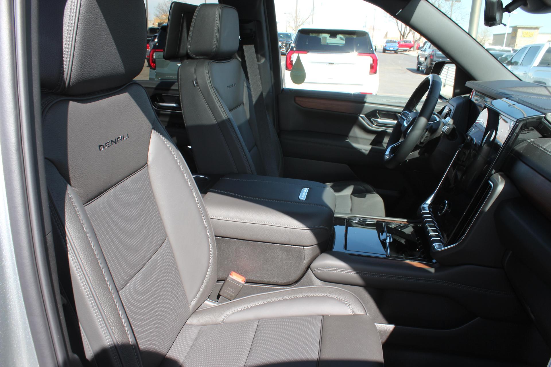 2025 GMC Yukon XL Vehicle Photo in AURORA, CO 80012-4011