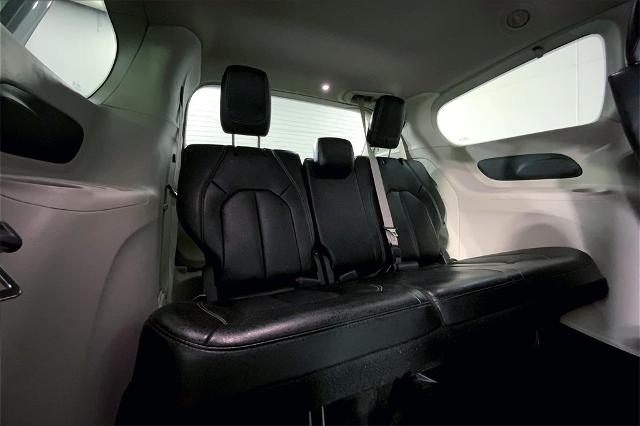 2023 Chrysler Pacifica Vehicle Photo in Lees Summit, MO 64086