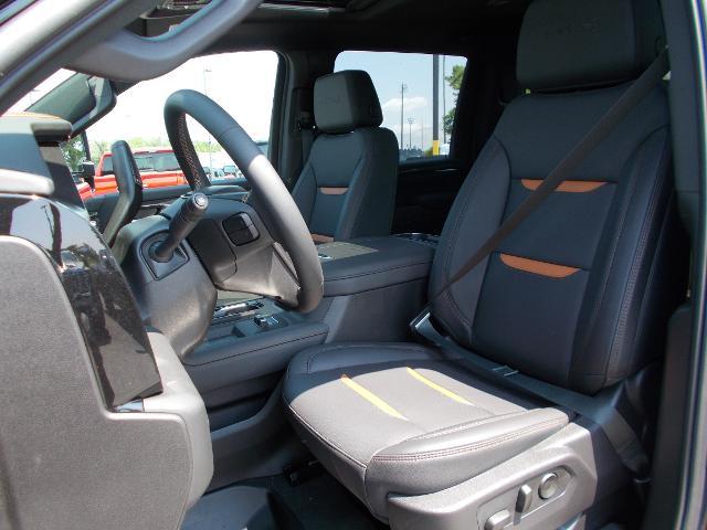 2025 GMC Sierra 2500 HD Vehicle Photo in LOWELL, MA 01852-4336