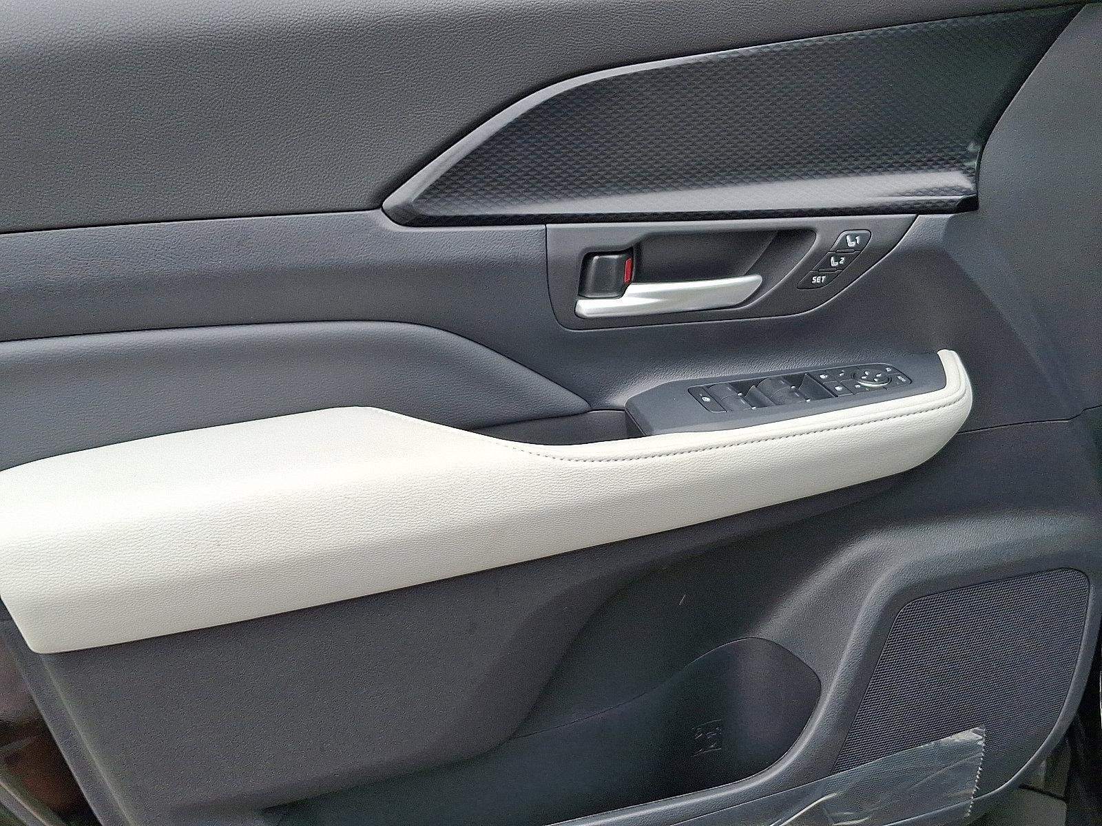 2025 Toyota Grand Highlander Vehicle Photo in Trevose, PA 19053