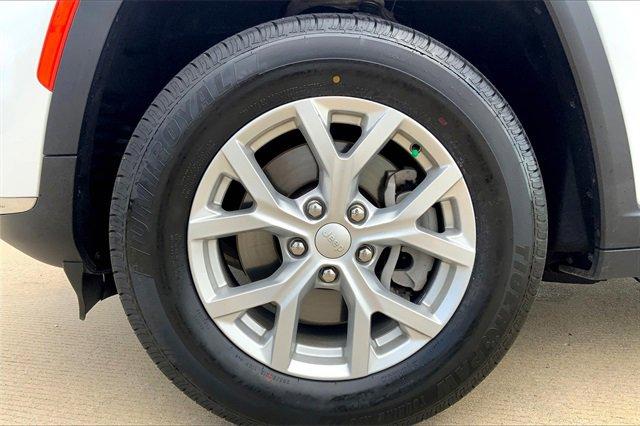 2023 Jeep Grand Cherokee L Vehicle Photo in TOPEKA, KS 66609-0000