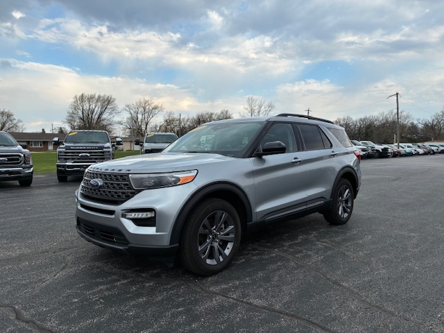 Iconic Silver Metallic 2023 Ford Explorer XLT AWD SUV / Crossover All-Wheel Drive Automatic
