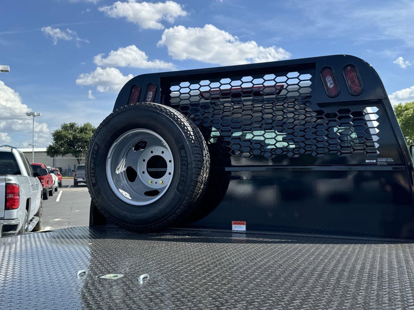 2024 Chevrolet Silverado 3500 HD Chassis Cab Vehicle Photo in GEORGETOWN, TX 78626-7508