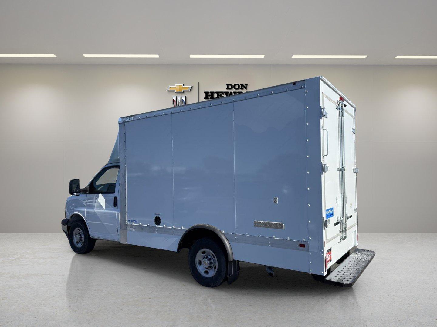 2024 Chevrolet Express Cutaway 3500 Vehicle Photo in GEORGETOWN, TX 78626-7508
