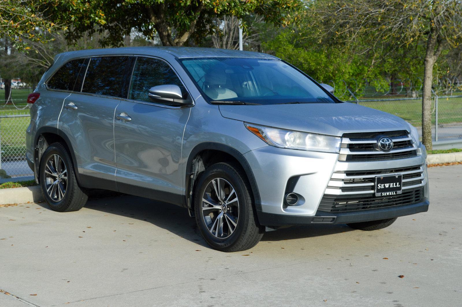 2019 Toyota Highlander Vehicle Photo in Houston, TX 77090