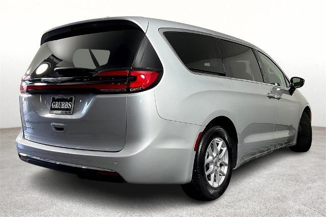 2024 Chrysler Pacifica Vehicle Photo in Tulsa, OK 74129