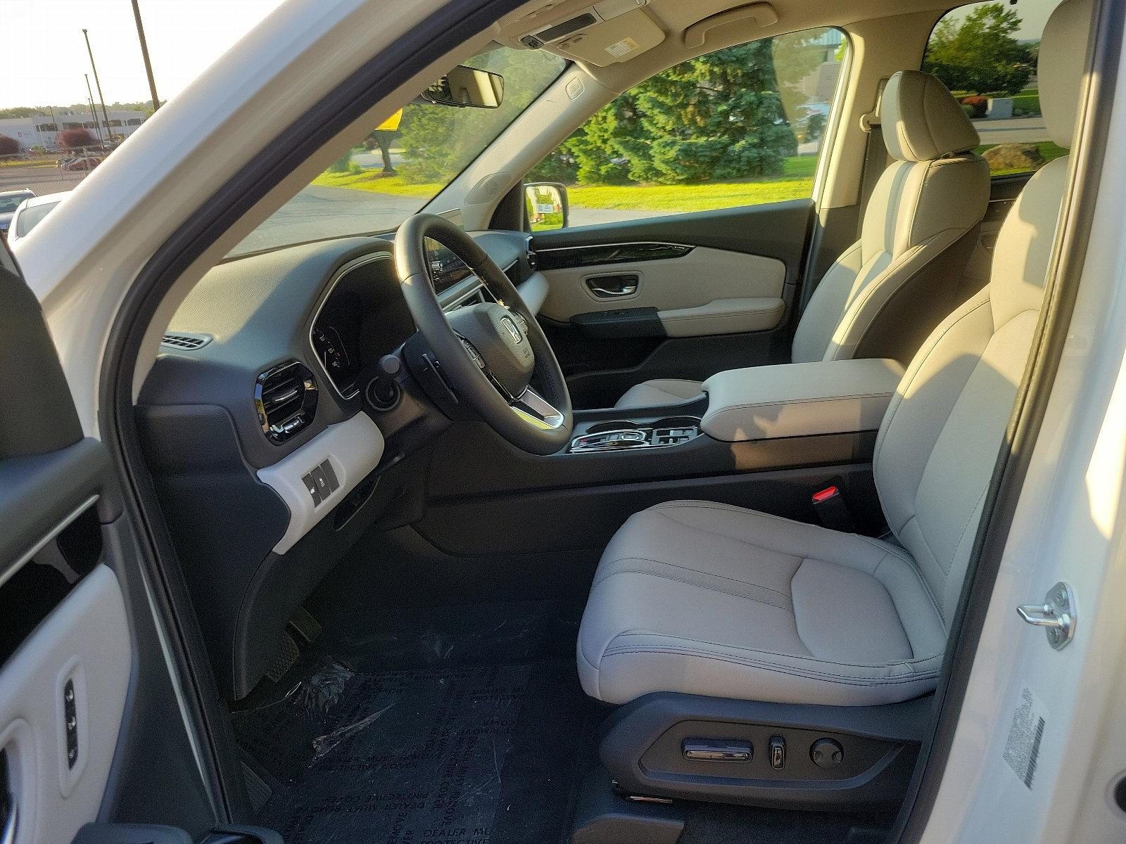 2025 Honda Pilot Vehicle Photo in Harrisburg, PA 17111