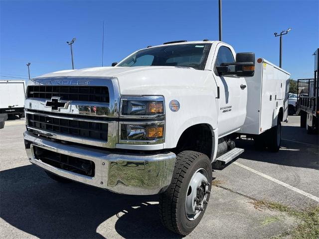 2024 Chevrolet Silverado 4500 HD Vehicle Photo in ALCOA, TN 37701-3235