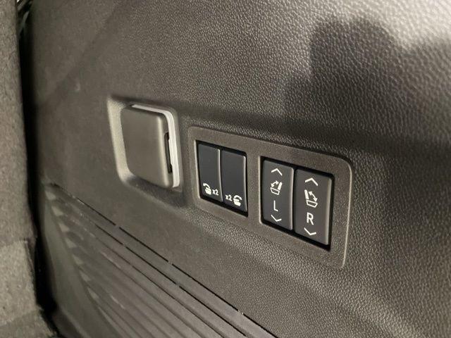 2025 Chevrolet Tahoe Vehicle Photo in PHOENIX, AZ 85014-3381