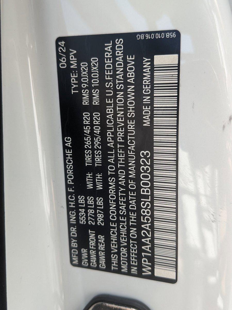 2025 Porsche Macan Vehicle Photo in Towson, MD 21204