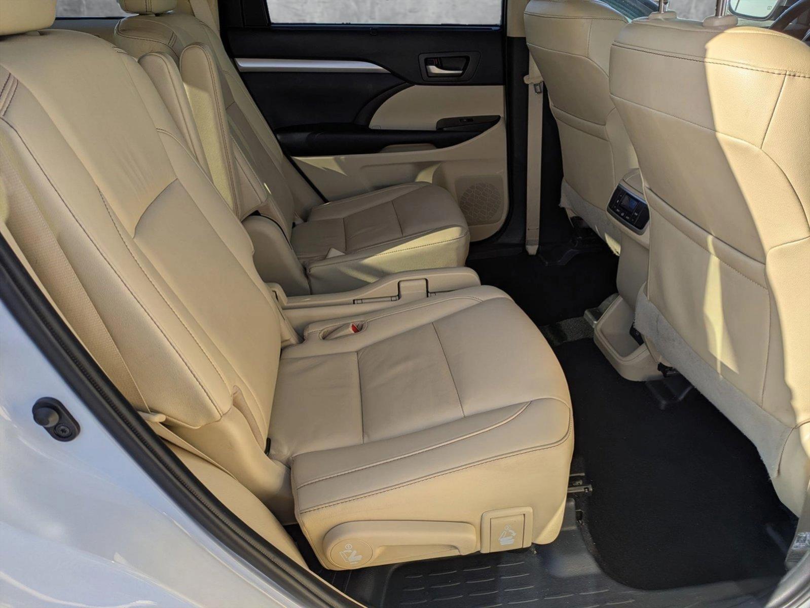2019 Toyota Highlander Vehicle Photo in LAUREL, MD 20707-4697