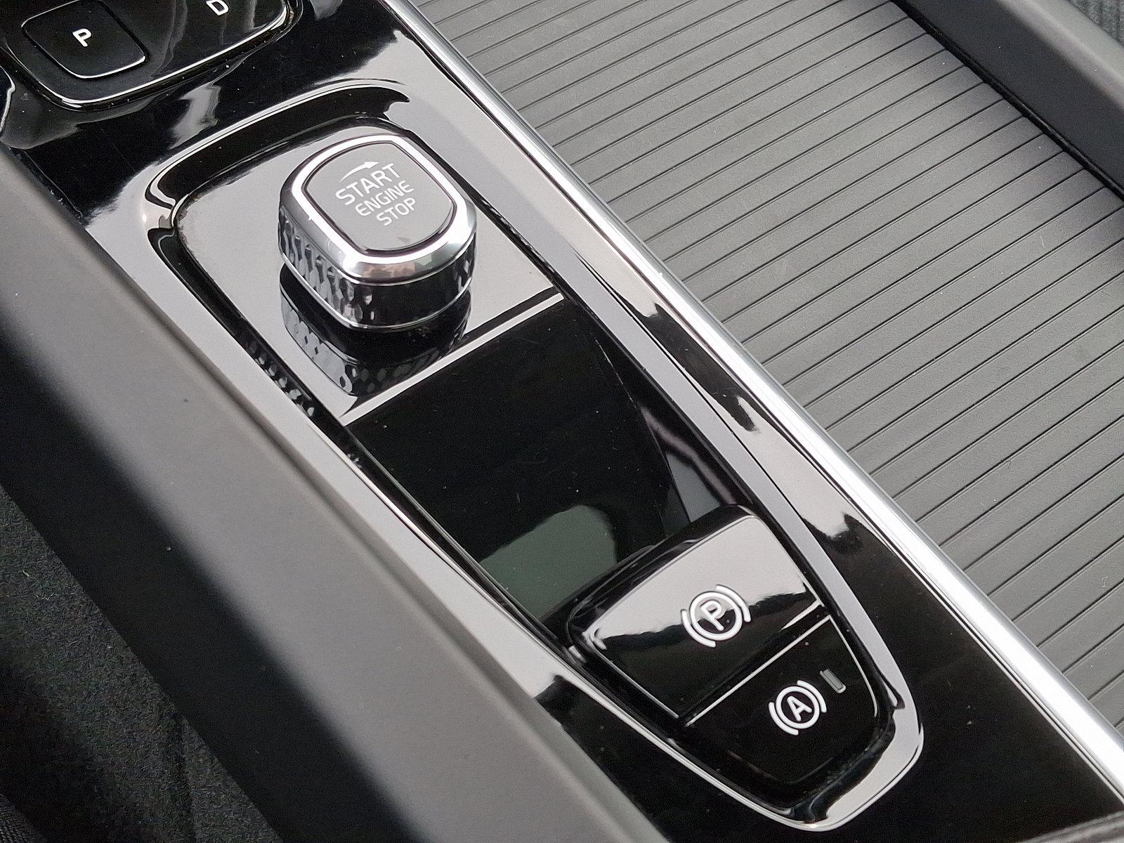 2022 Volvo XC60 Vehicle Photo in Trevose, PA 19053