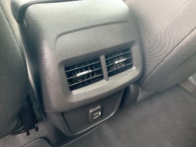 2022 Chevrolet Equinox Vehicle Photo in MOON TOWNSHIP, PA 15108-2571