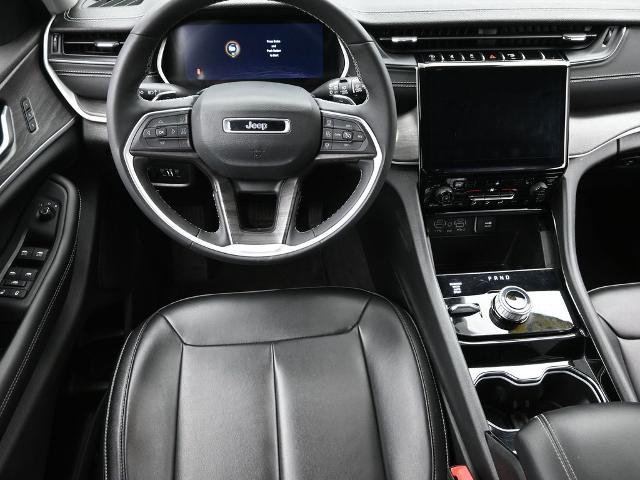 2023 Jeep Grand Cherokee L Vehicle Photo in Cedar Rapids, IA 52402