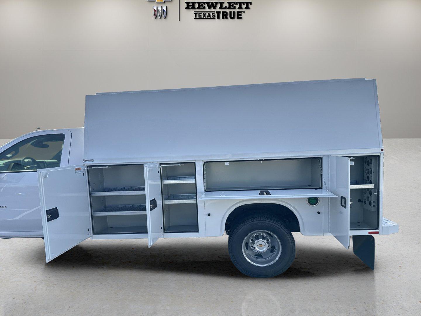 2025 Chevrolet Silverado 3500 HD Chassis Cab Vehicle Photo in GEORGETOWN, TX 78626-7508