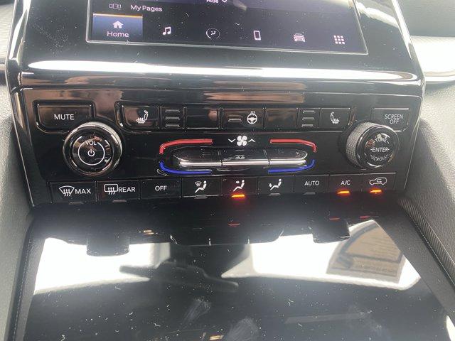 2025 Jeep Grand Cherokee L Vehicle Photo in Doylsetown, PA 18901