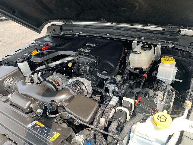 2021 Jeep Gladiator Vehicle Photo in MOON TOWNSHIP, PA 15108-2571