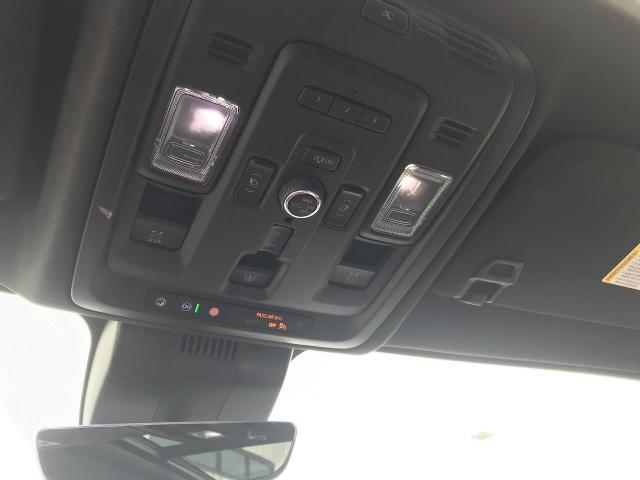 2024 GMC Yukon XL Vehicle Photo in GREEN BAY, WI 54303-3330
