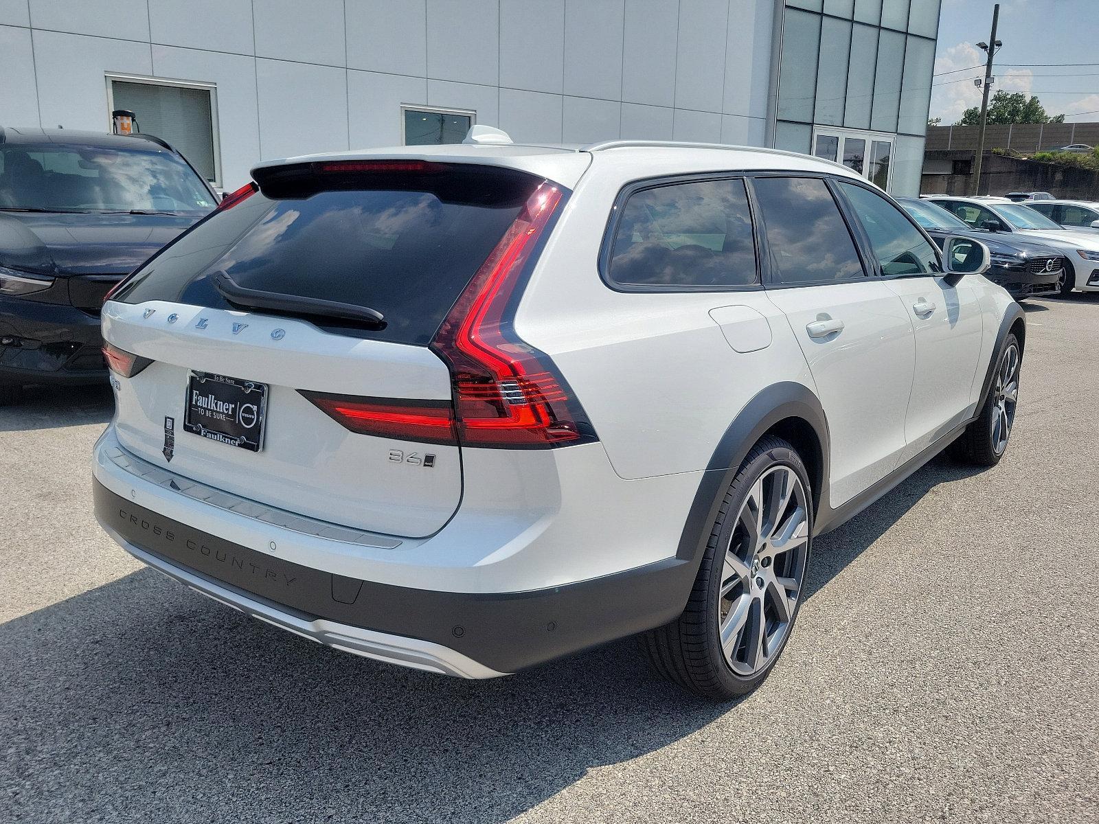 2025 Volvo V90 Cross Country Vehicle Photo in Trevose, PA 19053