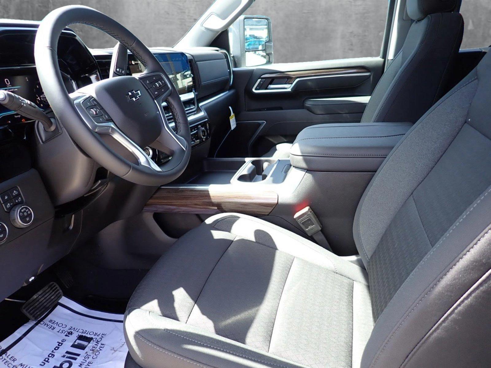 2025 Chevrolet Silverado 2500 HD Vehicle Photo in DENVER, CO 80221-3610