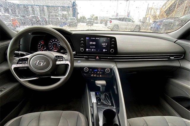 2021 Hyundai Elantra Vehicle Photo in TOPEKA, KS 66609-0000