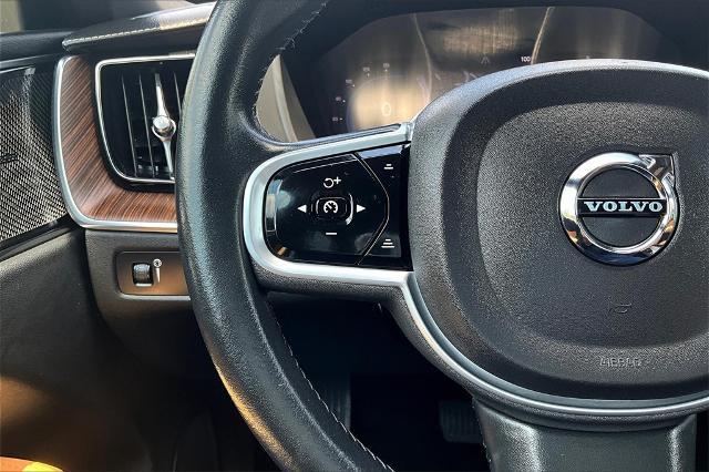 2022 Volvo XC60 Vehicle Photo in Houston, TX 77007