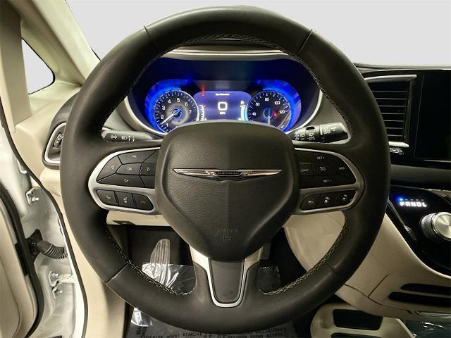 2022 Chrysler Pacifica Vehicle Photo in EVERETT, WA 98203-5662