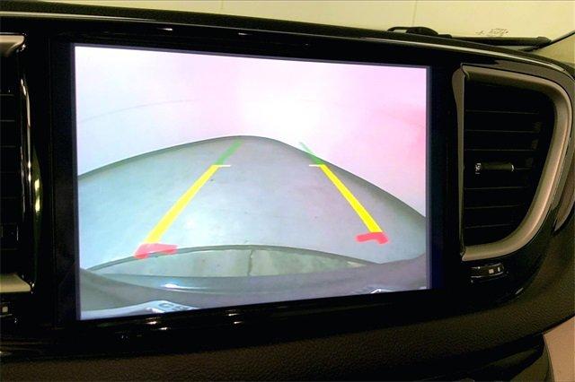 2022 Chrysler Pacifica Vehicle Photo in KANSAS CITY, MO 64114-4502