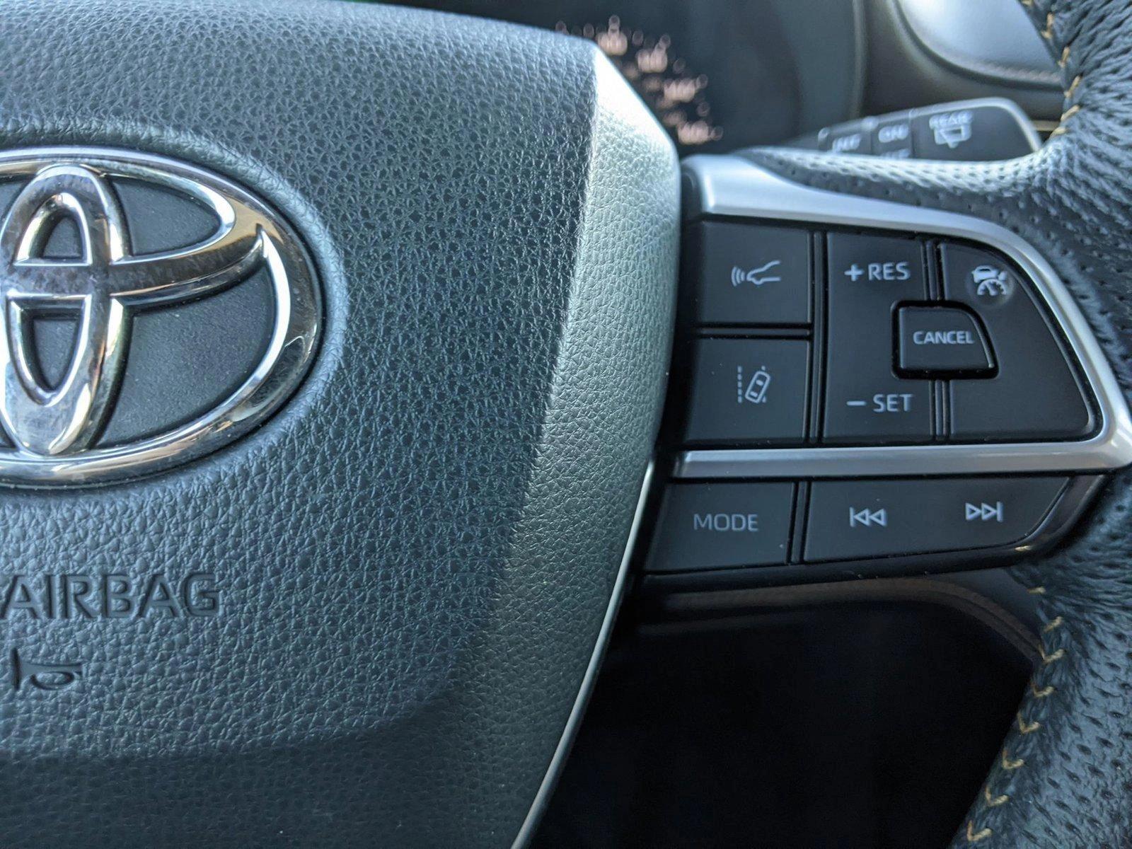 2022 Toyota Sienna Vehicle Photo in Austin, TX 78728