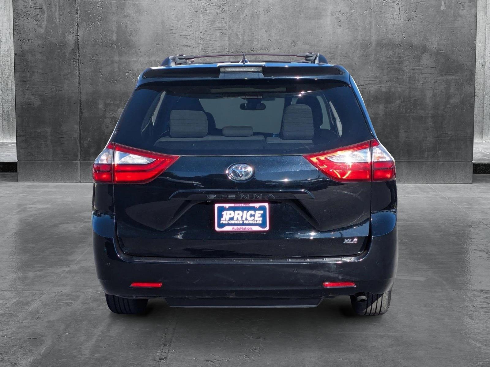 2018 Toyota Sienna Vehicle Photo in VALENCIA, CA 91355-1705