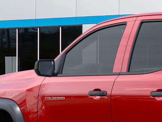 2025 Chevrolet Colorado Vehicle Photo in MOON TOWNSHIP, PA 15108-2571