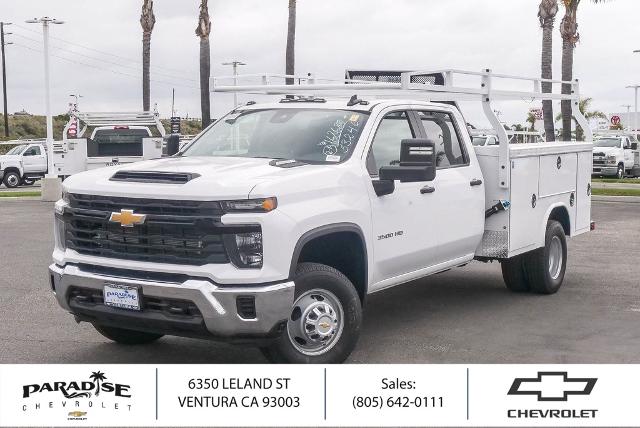 2025 Chevrolet Silverado 3500 HD CC Vehicle Photo in VENTURA, CA 93003-8585