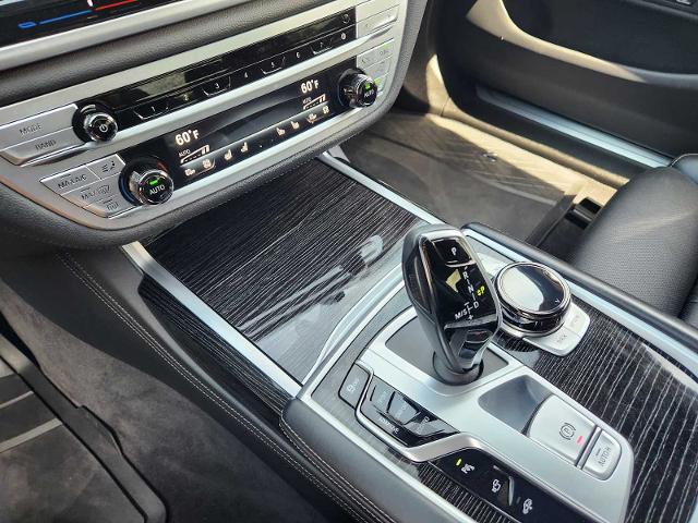 2021 BMW 740i Vehicle Photo in HOUSTON, TX 77079