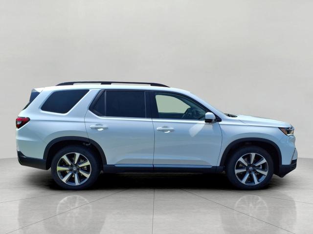 2025 Honda Pilot Vehicle Photo in Oshkosh, WI 54904