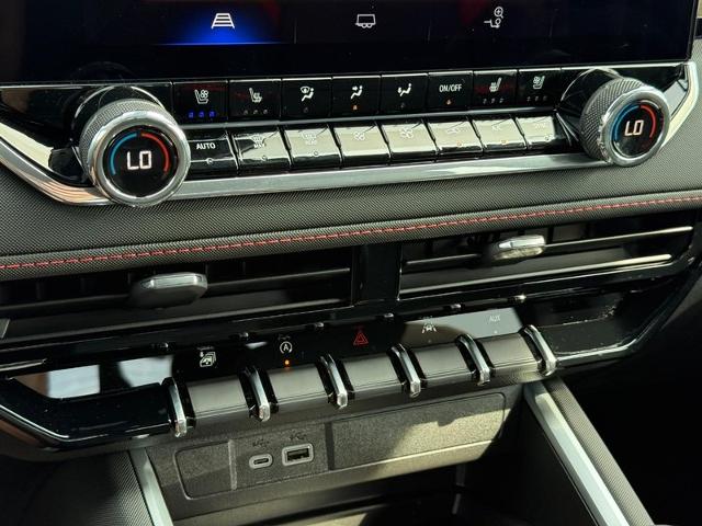 2025 Chevrolet Colorado Vehicle Photo in COLUMBIA, MO 65203-3903