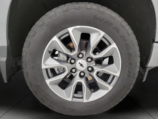 2024 Chevrolet Silverado 1500 Vehicle Photo in APPLETON, WI 54914-4656