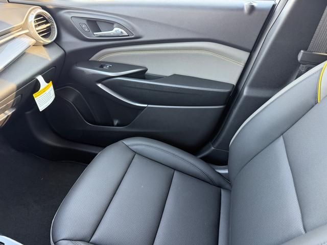 2025 Chevrolet Trax Vehicle Photo in COLUMBIA, MO 65203-3903
