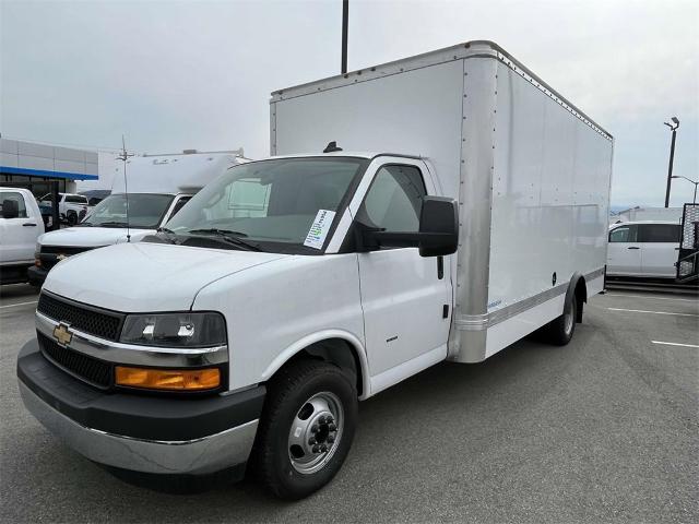 2023 Chevrolet Express Cutaway 3500 Vehicle Photo in ALCOA, TN 37701-3235