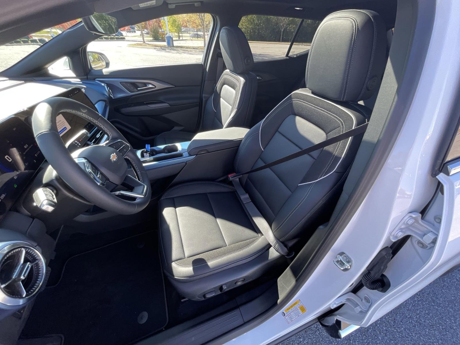 2025 Chevrolet Equinox EV Vehicle Photo in BENTONVILLE, AR 72712-4322