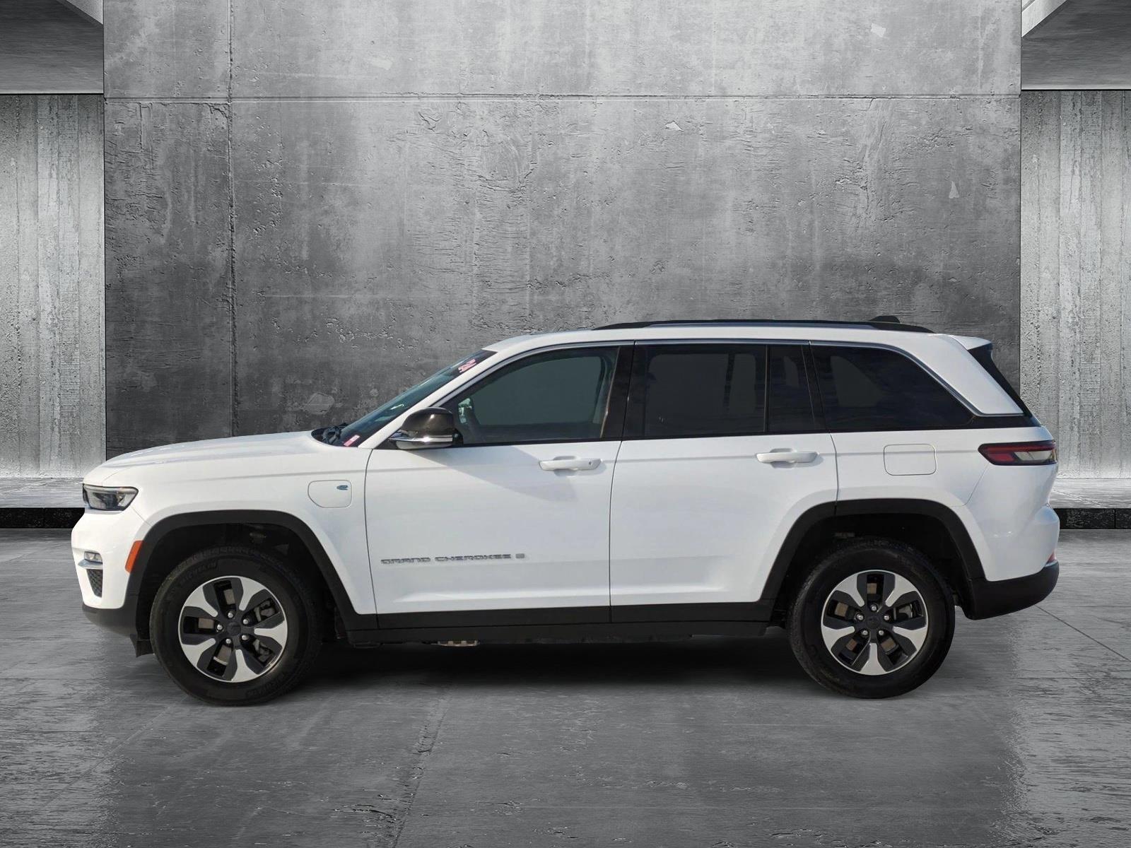 2024 Jeep Grand Cherokee 4xe Vehicle Photo in Rockville, MD 20852